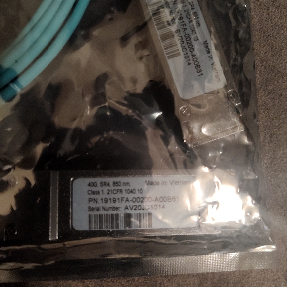 Legrand QSFP+, Active OM-3 Optical Cable to QSFP+, 850nm SR4 40G 2m - Picture 5 of 7